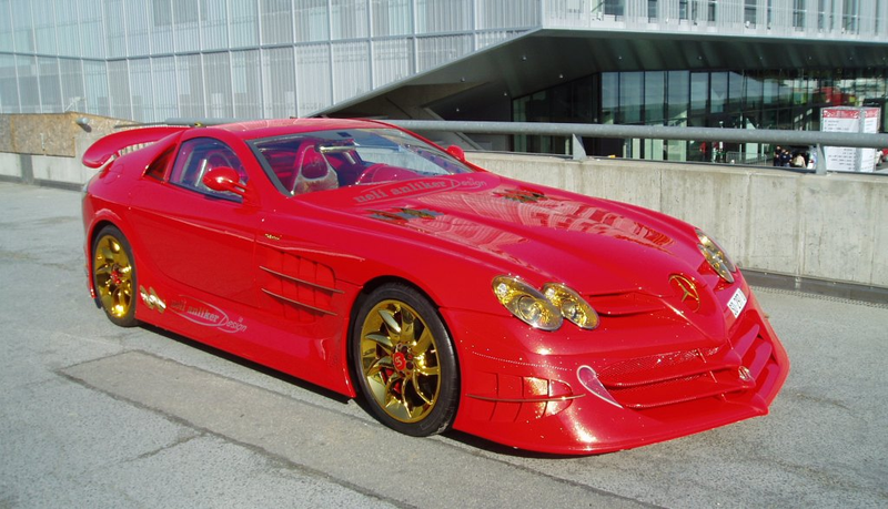 Illustration for article titled The Fabulous Lifestyle of Ueli Anlicker, The Red Gold SLR Guy